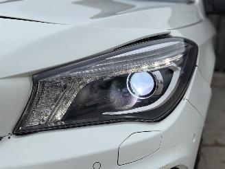 Mercedes Cla-klasse 180 Shooting Brake AMG-Line Panorama Unfall picture 37