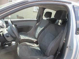 Renault Clio 1.2-16V Authentique picture 12