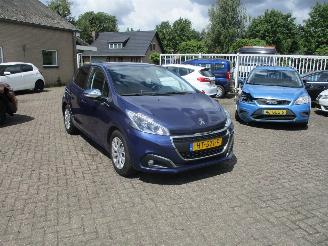 Damaged car Peugeot 208 1.2 Pure T Urban Soul 1E Eig 2016/1