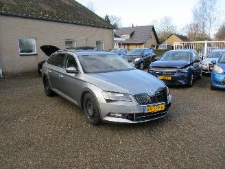 damaged passenger cars Skoda Superb Combi 1.6 TDI Ambition Bns 2016/12