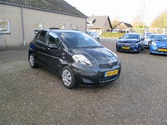 Coche accidentado Toyota Yaris 1.3 VVTi Comfort 5drs 2009/11
