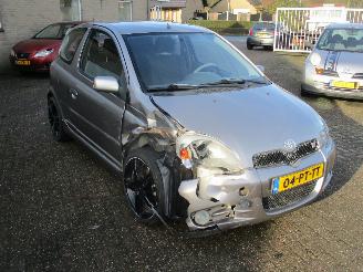 Voiture accidenté Toyota Yaris 1.5-16V VVT-i Sport 2001/6