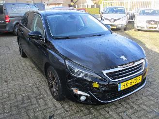 Schadeauto Peugeot 308 SW 1.2 PureTech Allure REST BPM 400 EURO !!!! 2015/11