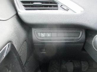 Peugeot 208 1.2 VTi Envy 5drs picture 24