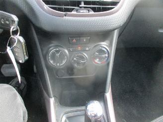 Peugeot 2008 1.2 PureTech Automaat NAP picture 22