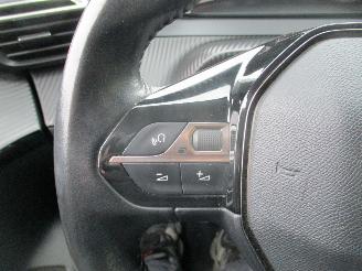 Peugeot 208 1.2 PureTech Allure picture 28