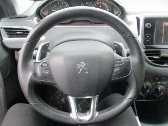 Peugeot 2008 1.2 PT BL Executive picture 17
