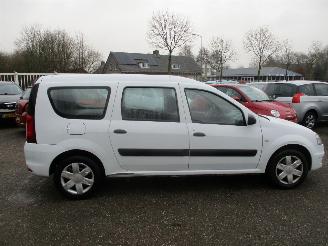 Dacia Logan MCV 1.6 MPI Ambiance picture 8