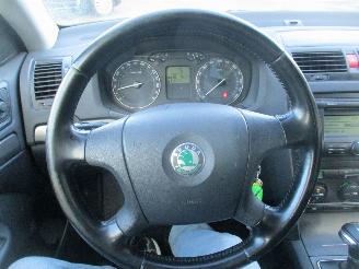 Skoda Octavia 1.6 FSI Elegance picture 17