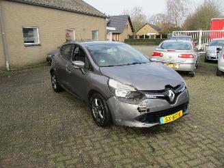 skadebil auto Renault Clio 1.5 dCi Dynamique 2014/7