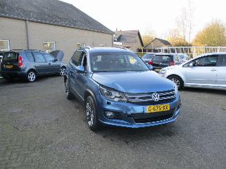 Vaurioauto  passenger cars Volkswagen Tiguan 2.0 TSI R-Line Sport&St.4M REST BPM €800,-!!! 2017/2