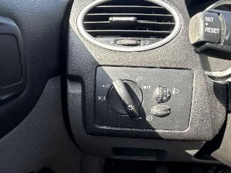 Ford Focus 2.0 Titanium picture 19