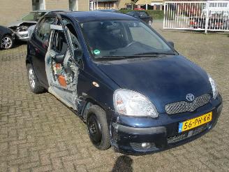krockskadad bil auto Toyota Yaris 1.3 VVT-i Idols 2004/6