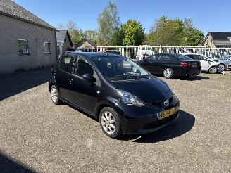 Vaurioauto  passenger cars Toyota Aygo 1.0-12V 2006/11