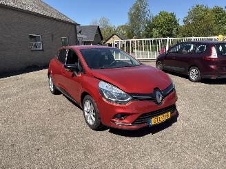 krockskadad bil auto Renault Clio 0.9 TCe Bose 2017/8