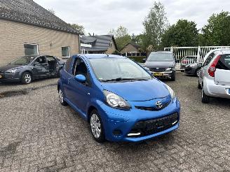 Voiture accidenté Toyota Aygo DYNAMIC BLUE 2014/3