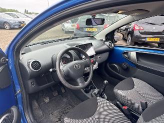 Toyota Aygo DYNAMIC BLUE picture 13