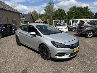 damaged passenger cars Opel Astra 1.2 Business Edition REST BPM €300,-!!! 2021/1