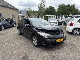 uszkodzony samochody osobowe Renault Mégane 2.0 Dynamique 2009/11