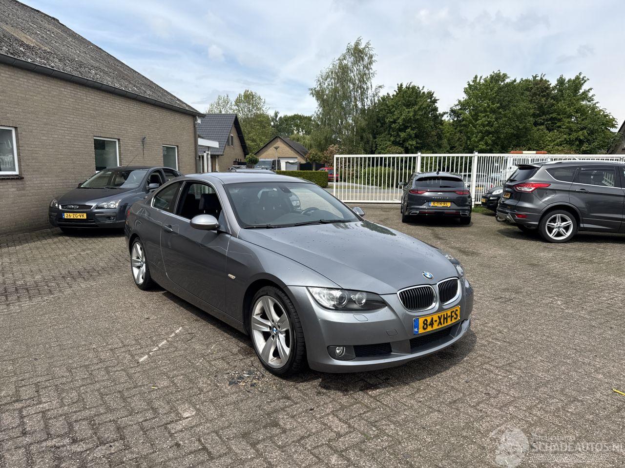 BMW 3-serie 320i Introduction