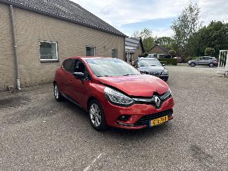 Schadeauto Renault Clio 0.9 TCe Bose 2017/8