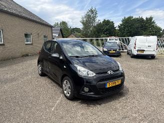 Schadeauto Hyundai I-10 T-598-PJ 2014/5