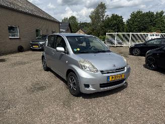 krockskadad bil auto Daihatsu Sirion 1.0-12V Premium 2008/11