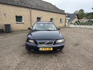 Volvo V-70 2.4 Comfort Line picture 2