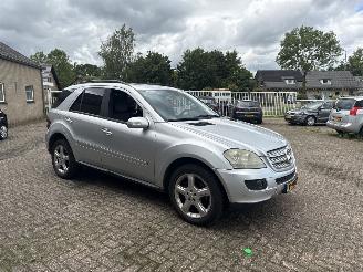 Schadeauto Mercedes M-klasse 320 CDI 4matic AUT GRIJS KENTEKEN 2006/1