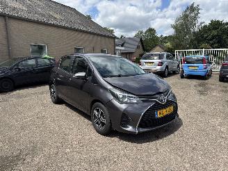 uszkodzony samochody osobowe Toyota Yaris 1.0 VVT-i Trend REST BPM €300,-!!! 2017/1