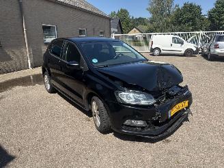 Vaurioauto  passenger cars Volkswagen Polo 1.2 TSI Highline REST BPM €300,-!!! 2015/4