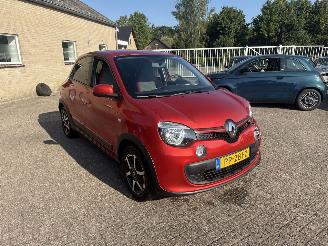 Vaurioauto  passenger cars Renault Twingo 1.0 SCe Collection REST BPM €300,-!!! 2017/8