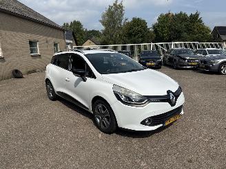 damaged passenger cars Renault Clio 0.9 TCe Night&Day REST BPM €350,-!!! 2015/12