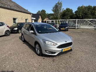 Voiture accidenté Ford Focus 1.0 Lease Edition REST BPM €600,-!!! 2017/8