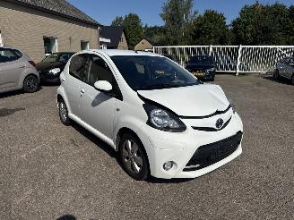 Unfallwagen Toyota Aygo 1.0 VVT-i Dyn. Or. 2013/5