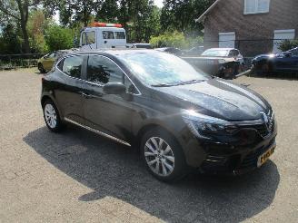 Schadeauto Renault Clio 1.0 TCe 90 Techno REST BPM €400,-!!! 2022/9