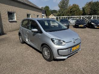 Schadeauto Volkswagen Up! 1.0 Move up! Bluemotion AUT REST BPM €200,-!!! 2015/10
