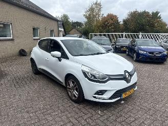 Auto incidentate Renault Clio 0.9 TCe Zen REST BPM €400,-!!! 2018/9