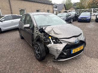 damaged passenger cars Toyota Yaris 1.5 Hybrid Dynamic AUT 2019/9