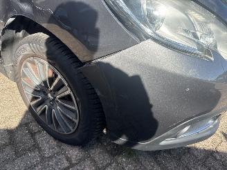 Peugeot 2008 1.2 PureTech Active REST BPM €300,-!!! picture 13
