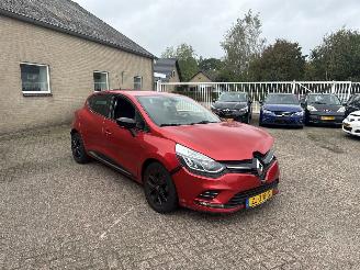 skadebil auto Renault Clio 0.9 TCe Intense 2019/1