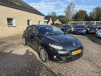 Coche accidentado Renault Mégane 1.4 TCe Parisienne 2011/10