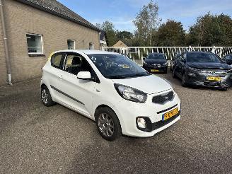 skadebil auto Kia Picanto 1.0 CVVT ISG Comf.P. 2013/6