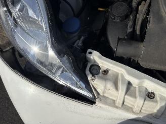 Peugeot 107 1.0-12V XR AIRCO picture 13