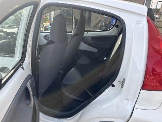 Peugeot 107 1.0-12V XR AIRCO picture 29