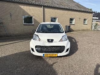 Peugeot 107 1.0-12V XR AIRCO picture 2