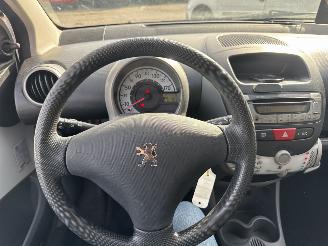 Peugeot 107 1.0-12V XR AIRCO picture 21