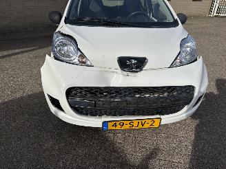 Peugeot 107 1.0-12V XR AIRCO picture 10