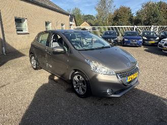 Voiture accidenté Peugeot 208 1.6 VTi Allure AUTOMAAT REST BPM €700,-!!! 2013/5