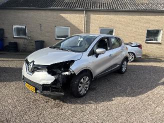 Renault Captur 1.2 TCe Expression picture 3